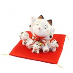 Lucky cat with trio